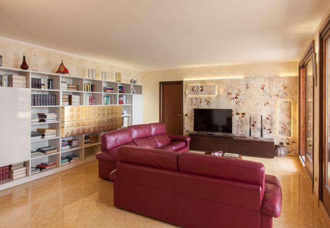 Villa in Torri del Benaco - Villa Viù with Pool and Lake View Villa in Torri del Benaco - Villa Viù with Pool and Lake View