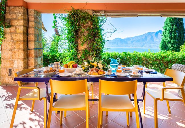 Ferienwohnung in Torri del Benaco - Apartment Villa Corazza Ferienwohnung in Torri del Benaco - Apartment Villa Corazza