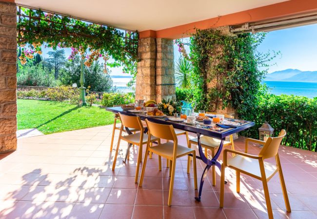 Ferienwohnung in Torri del Benaco - Apartment Villa Corazza Ferienwohnung in Torri del Benaco - Apartment Villa Corazza