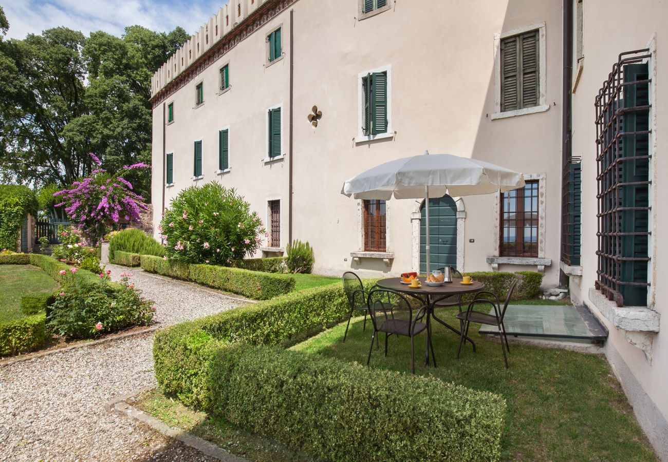 Ferienwohnung in Lazise - Apartment CastellONE with Pool Ferienwohnung in Lazise - Apartment CastellONE with Pool