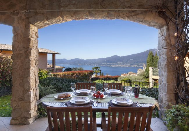 Ferienwohnung in Torri del Benaco - Apartment Laghetto with Pool