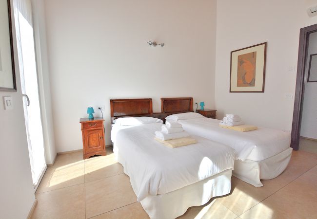 Appartamento a Torri del Benaco - South House With Pool And Lake View Appartamento a Torri del Benaco - South House With Pool And Lake View