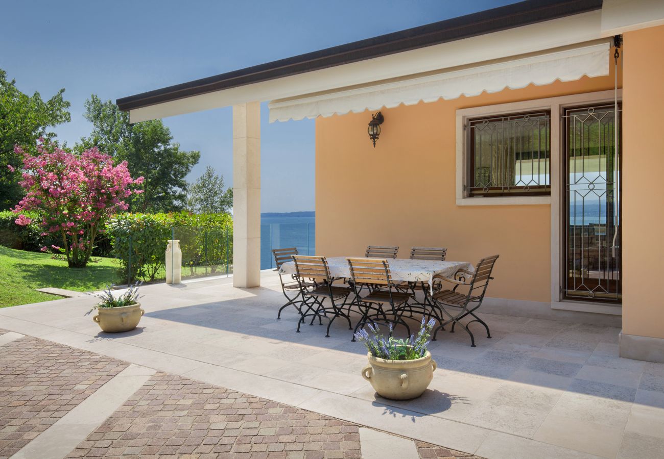 Villa a Torri del Benaco - Villa Sybille With Pool And Lake View