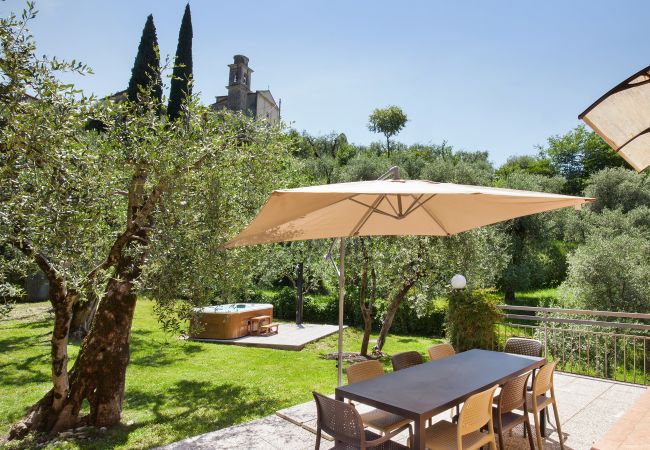 Villa a Torri del Benaco - Villa Carducci with lake view