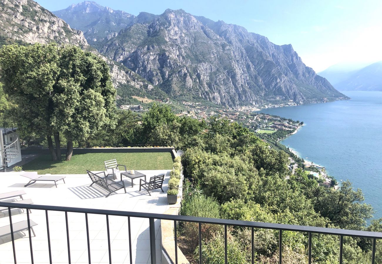 Villa a Limone sul Garda - Villa Abetaia With Pool And Lake View