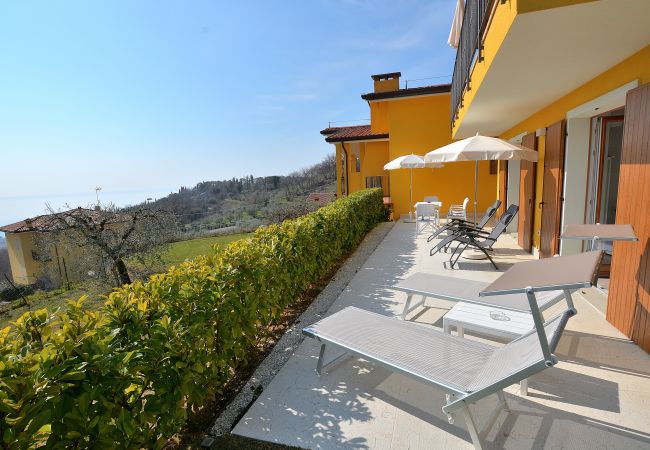  a Costermano - Red Apartment in Marciaga di Costermano