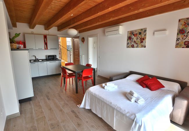 Appartamento a Costermano - Red Apartment in Marciaga di Costermano Appartamento a Costermano - Red Apartment in Marciaga di Costermano