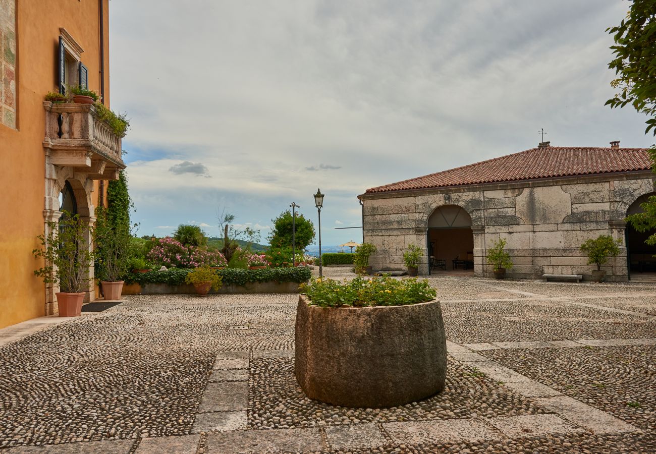 Villa a Verona - Torre di Terzolan With Pool, Jacuzzi And Golf Putt