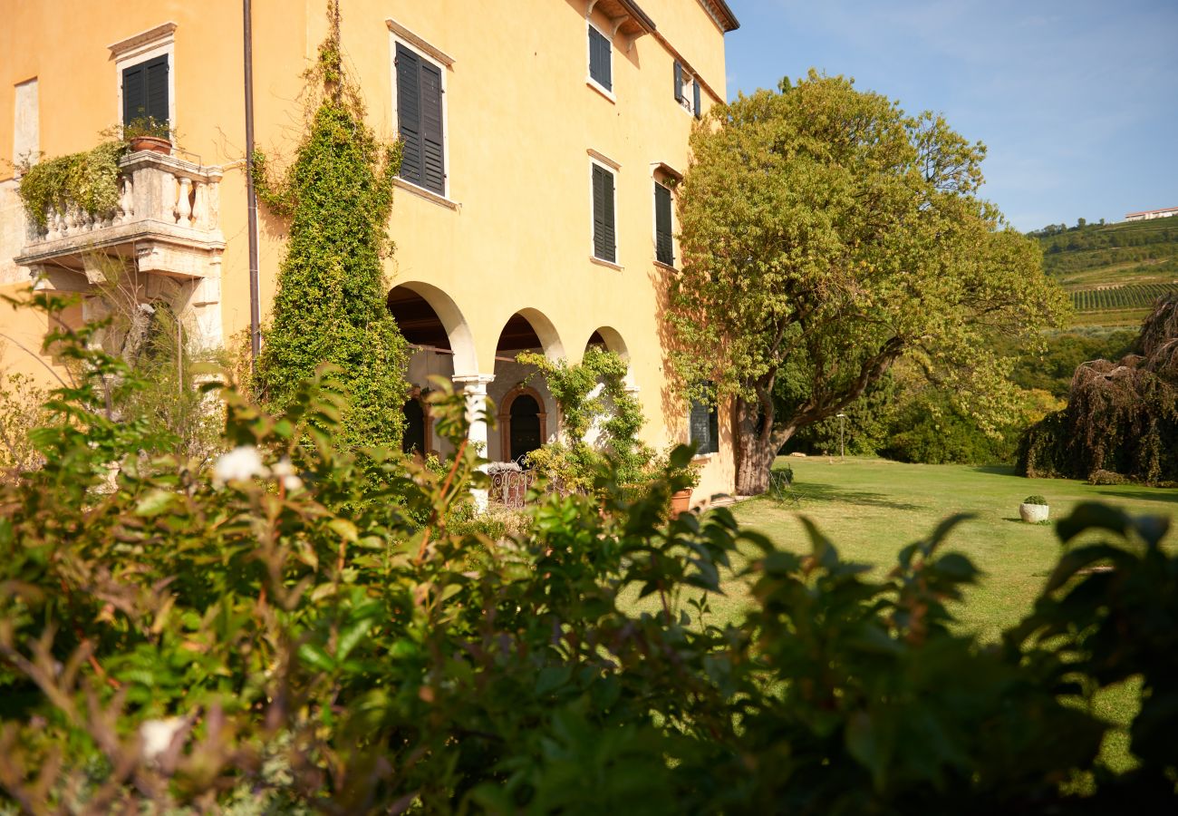 Villa a Verona - Torre di Terzolan with private golf puttin green