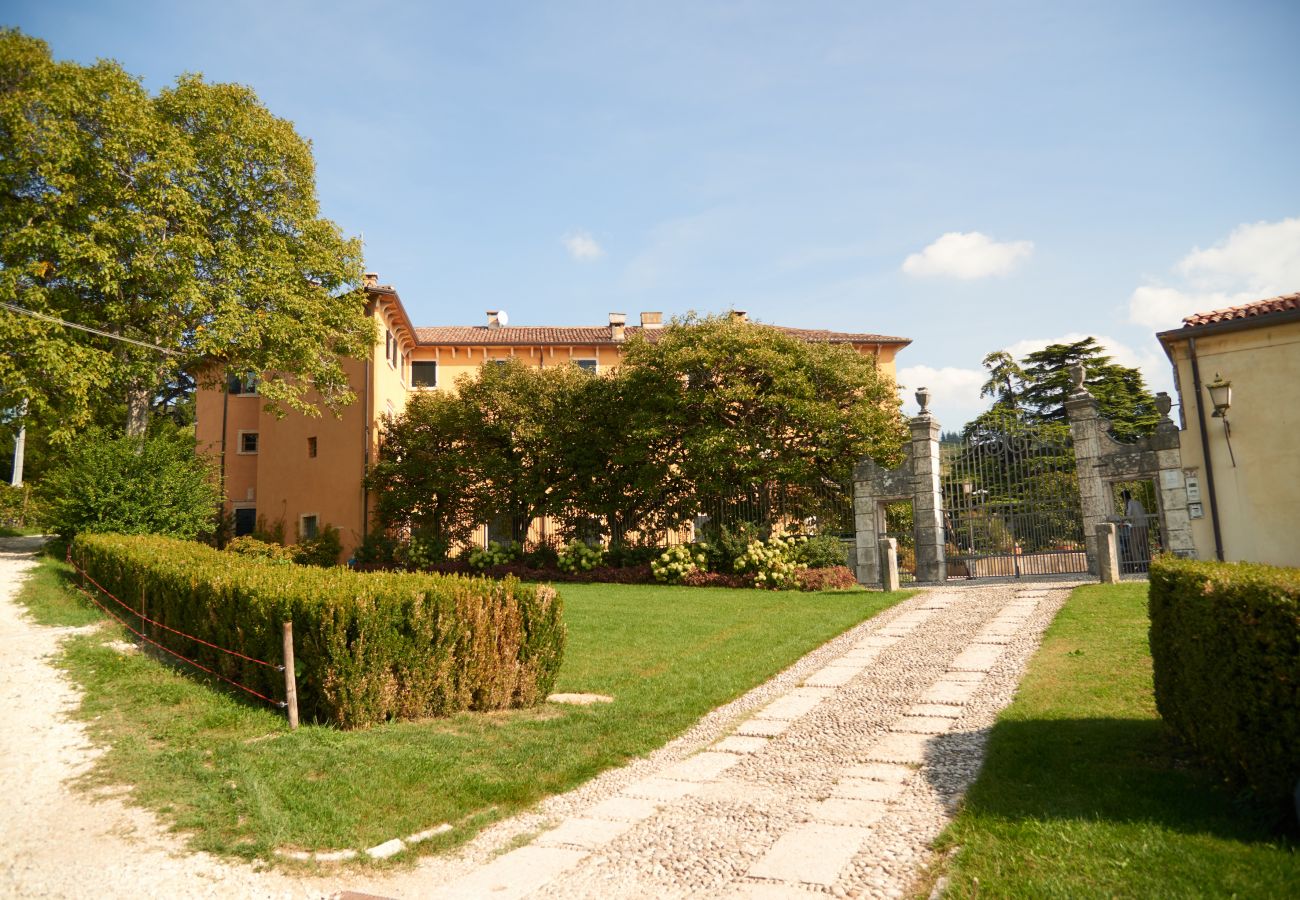 Villa a Verona - Torre di Terzolan With Pool, Jacuzzi And Golf Putt