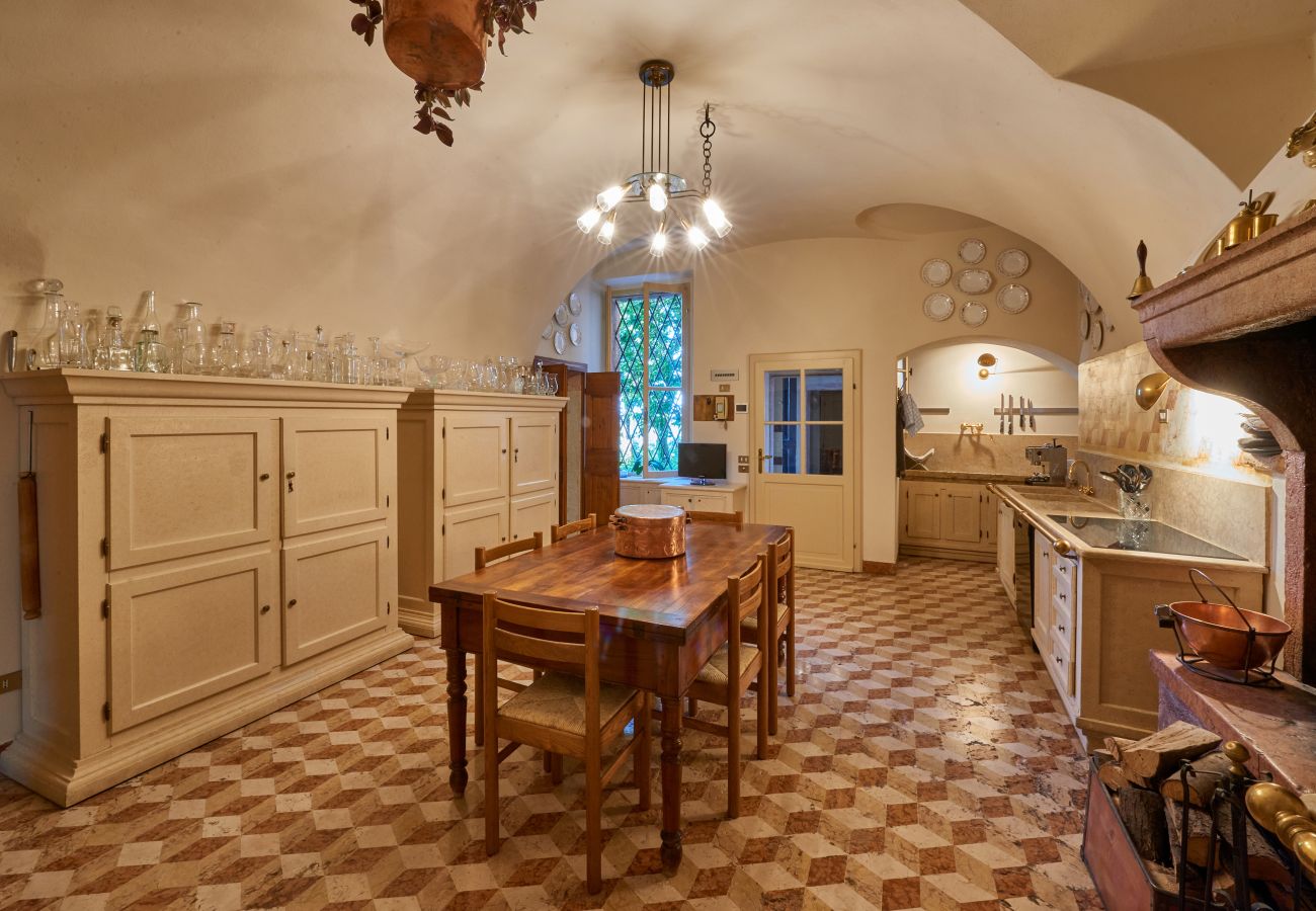 Villa a Verona - Torre di Terzolan With Pool, Jacuzzi And Golf Putt