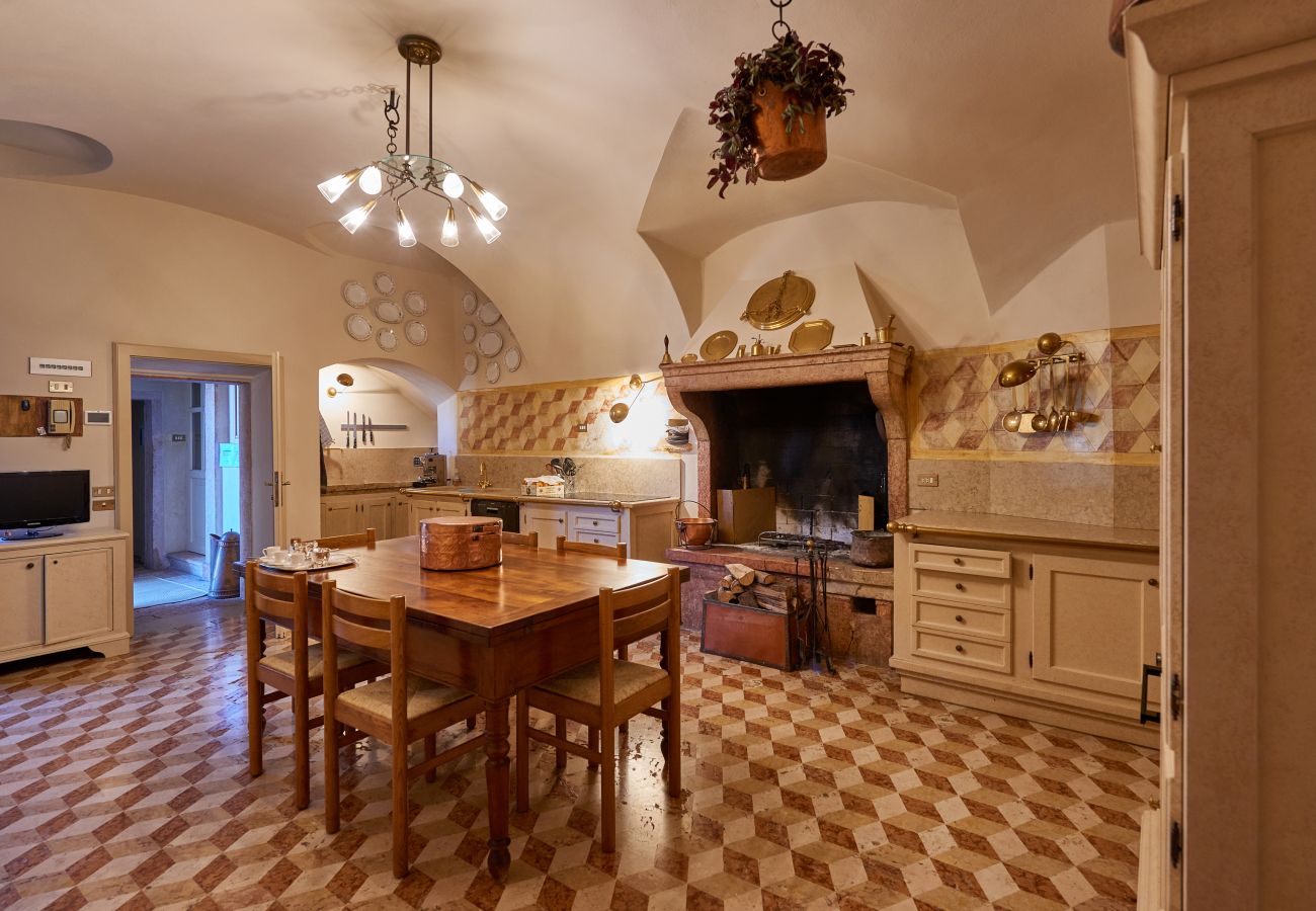 Villa a Verona - Torre di Terzolan With Pool, Jacuzzi And Golf Putt