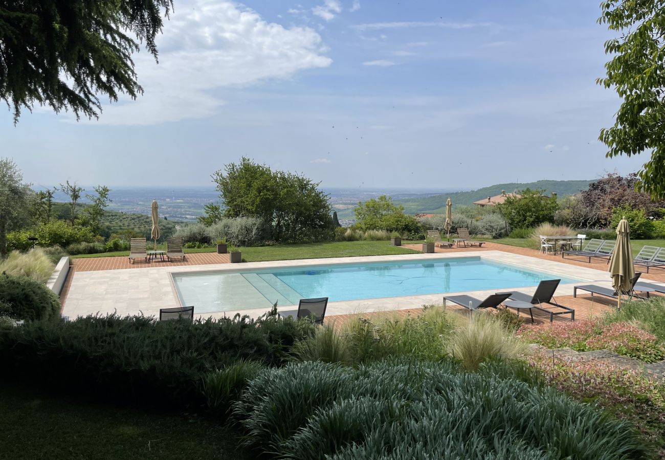 Villa a Verona - Torre di Terzolan With Pool, Jacuzzi And Golf Putt