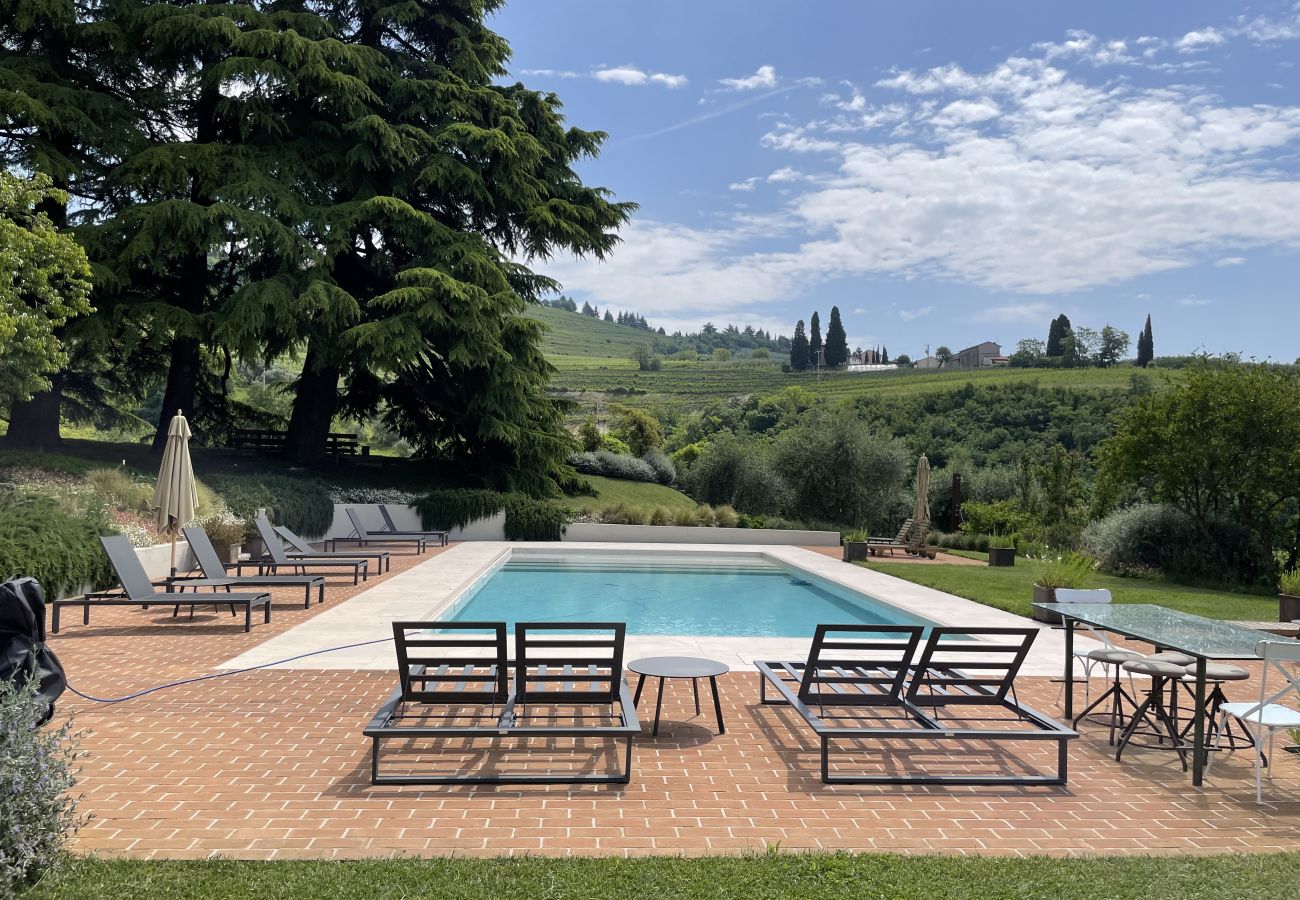 Villa a Verona - Torre di Terzolan With Pool, Jacuzzi And Golf Putt