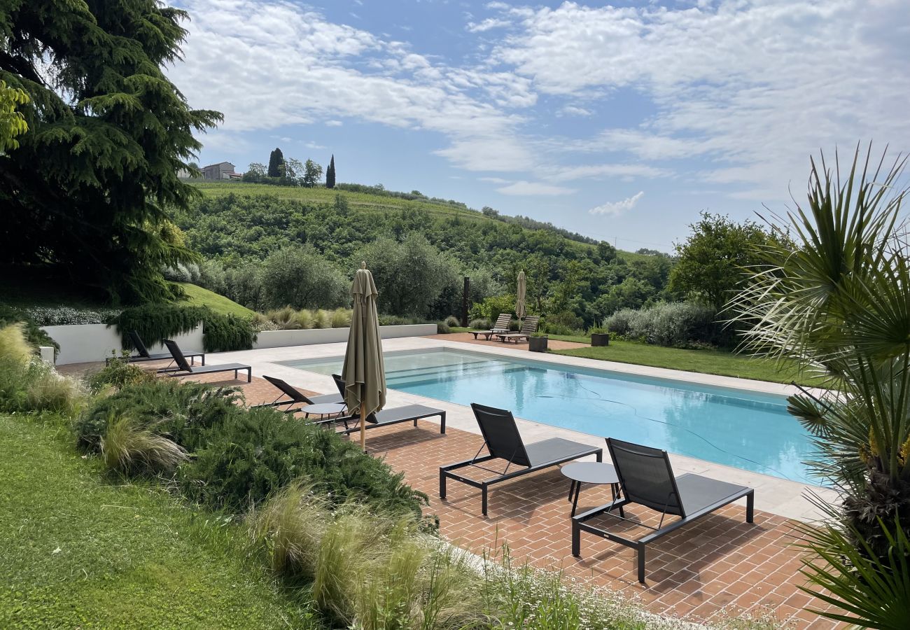 Villa a Verona - Torre di Terzolan With Pool, Jacuzzi And Golf Putt