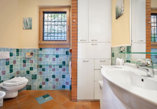 Villetta a Torri del Benaco - Villetta Blue Panorama With Private Jacuzzi Villetta a Torri del Benaco - Villetta Blue Panorama With Private Jacuzzi