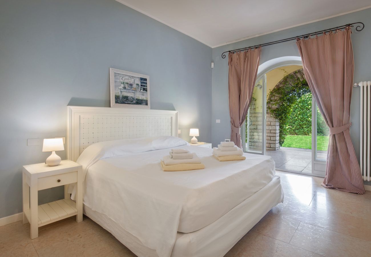 Villa a Torri del Benaco - Villa Ilaria with private pool and lake view