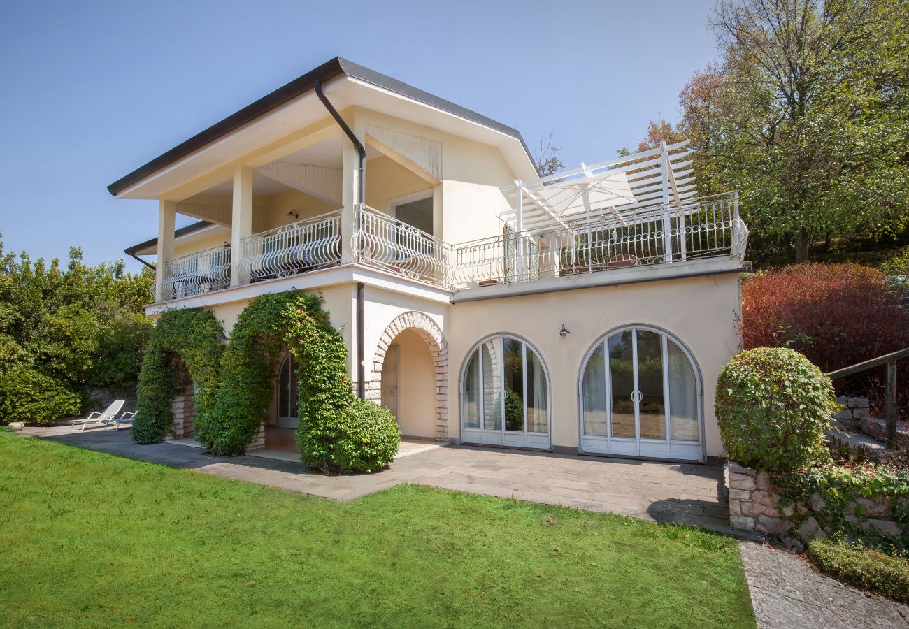 Villa a Torri del Benaco - Villa Ilaria with private pool and lake view