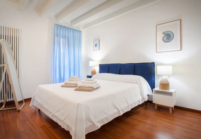 Appartamento a Torri del Benaco - Turchese Apartment with Pool Appartamento a Torri del Benaco - Turchese Apartment with Pool