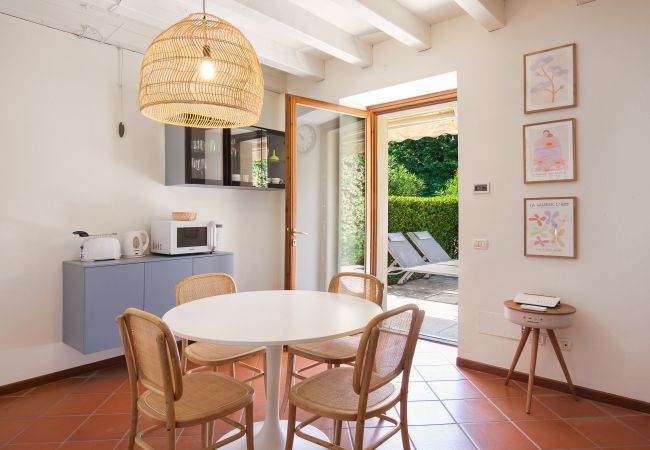 Appartamento a Torri del Benaco - Turchese Apartment with Pool Appartamento a Torri del Benaco - Turchese Apartment with Pool