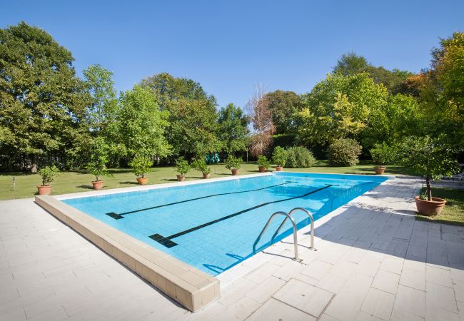 Villa a Volta Mantovana - Villa L'Oleandra with Pool up to 12 People Villa a Volta Mantovana - Villa L'Oleandra with Pool up to 12 People