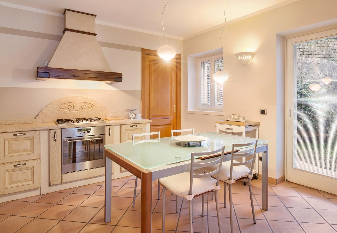 Appartamento a Torri del Benaco - Apartment Casetta Alla Pozza in Torri Del Benaco Appartamento a Torri del Benaco - Apartment Casetta Alla Pozza in Torri Del Benaco