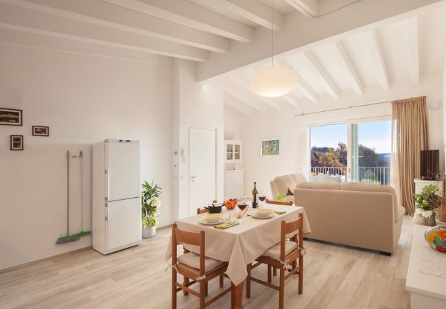 Appartamento a Costermano - White Apartment with Terrace and Lake View Appartamento a Costermano - White Apartment with Terrace and Lake View