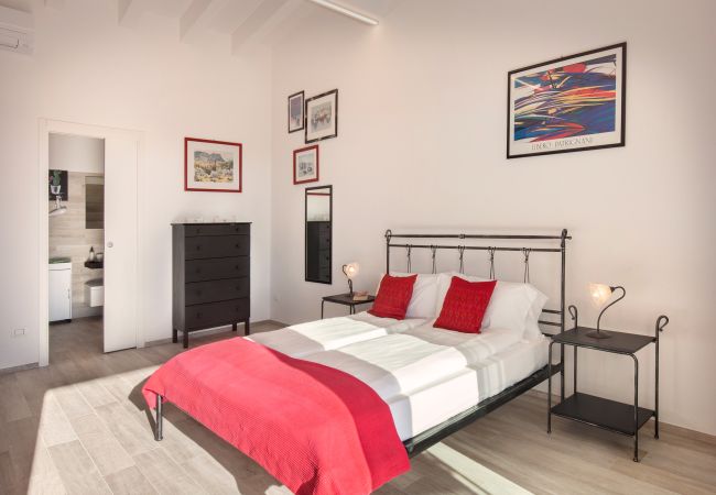 Appartamento a Costermano - White Apartment with Terrace and Lake View Appartamento a Costermano - White Apartment with Terrace and Lake View