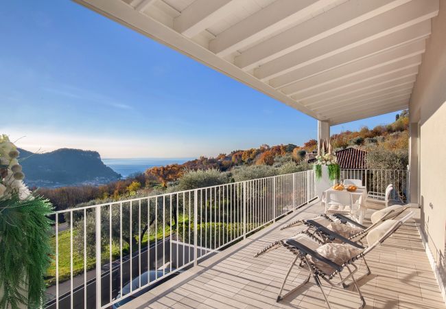 Appartamento a Costermano - White Apartment with Terrace and Lake View Appartamento a Costermano - White Apartment with Terrace and Lake View