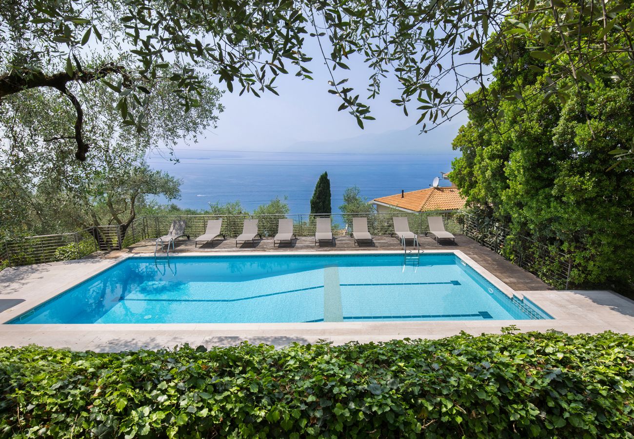 Villa a Torri del Benaco - Villa Claudia with private Pool