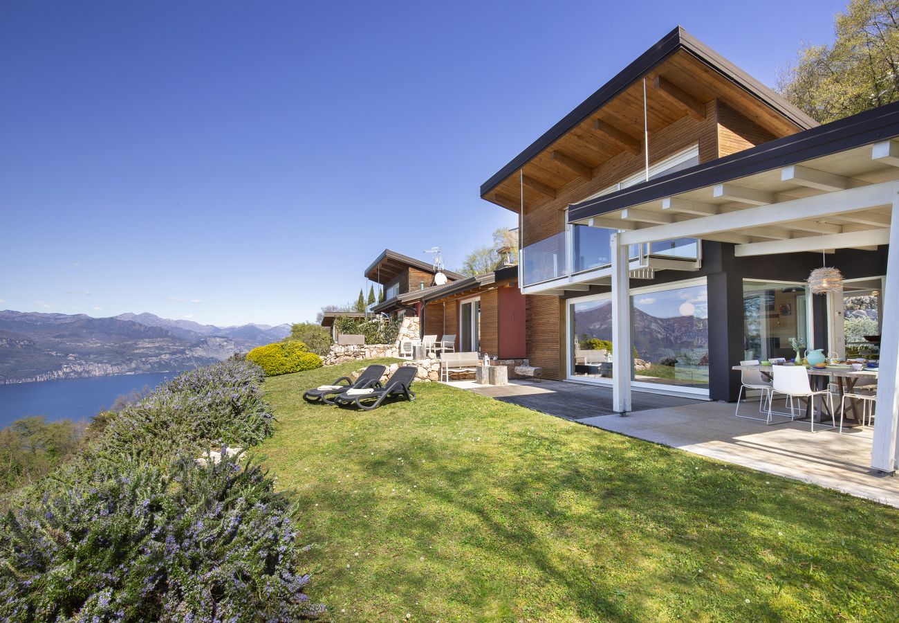 Villa a San Zeno di Montagna - Villa Bella with Lake View and Pool