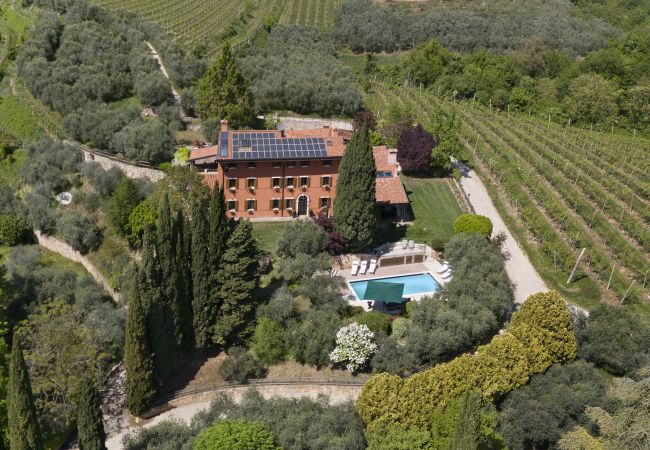 Villa a Mezzane di Sotto - Villa Terrarossa with Pool in the Vineyard