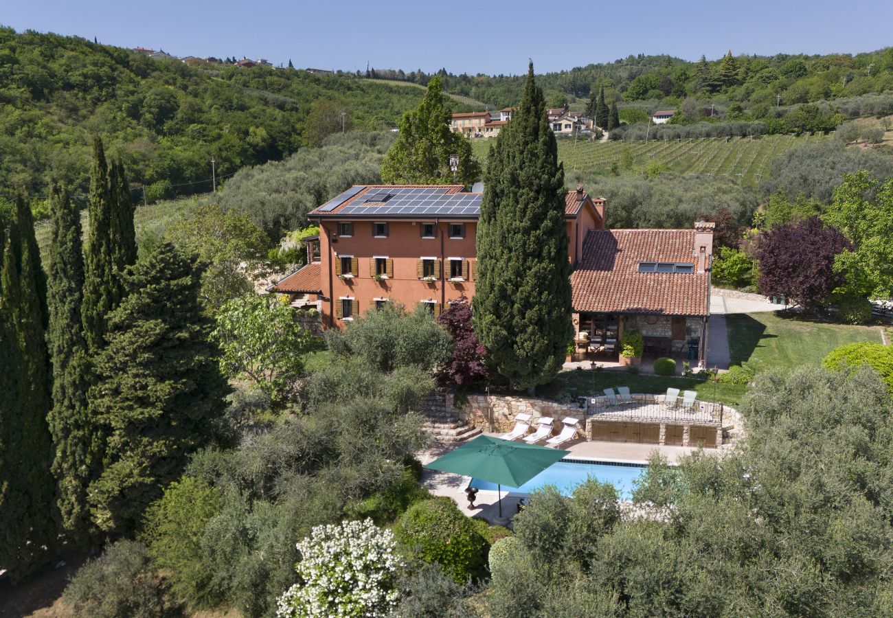 Villa a Mezzane di Sotto - Villa Terrarossa with Pool in the Vineyard