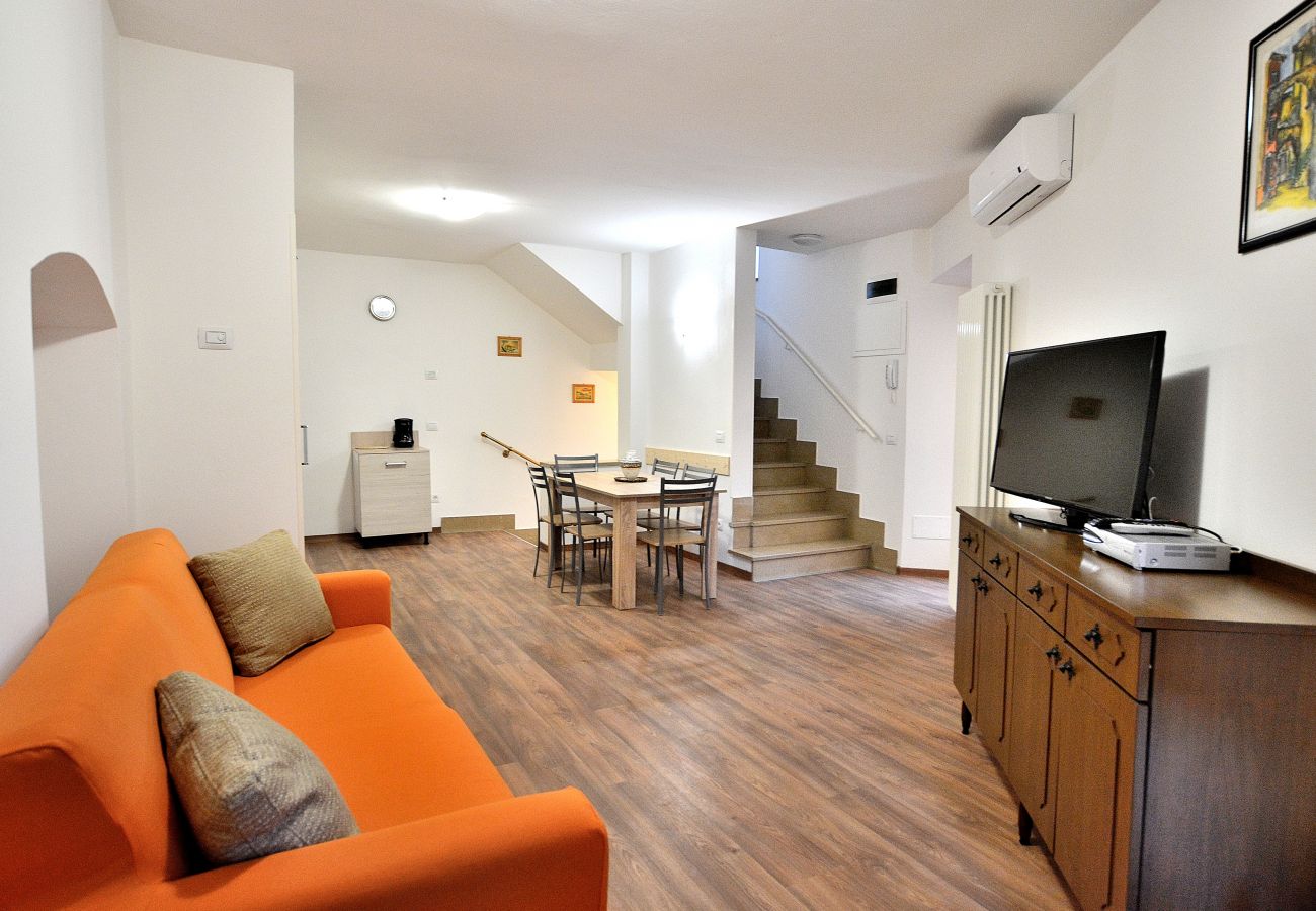 Apartment in Torri del Benaco - Apartment del Pescatore In Downtown