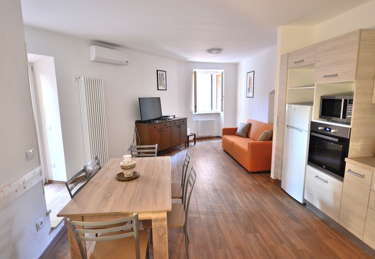 Apartment in Torri del Benaco - Apartment del Pescatore In Downtown