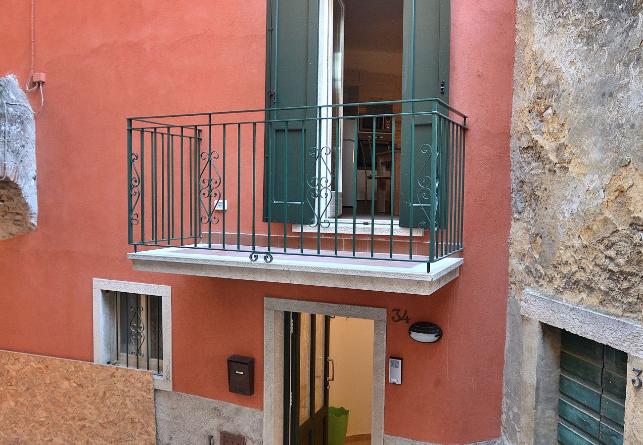 Apartment in Torri del Benaco - Apartment del Pescatore In Downtown