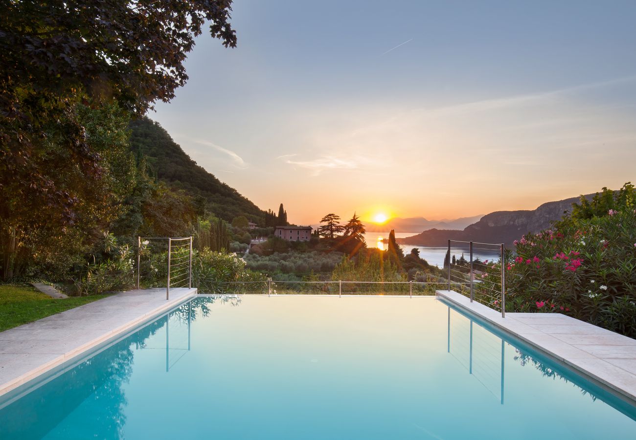 Villa in Garda - Cà Cantoni Villa With Pool Lake View