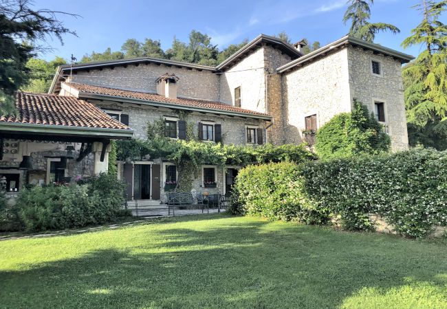 Villa in Castelgomberto - Il Giardino di Sibilla With Pool