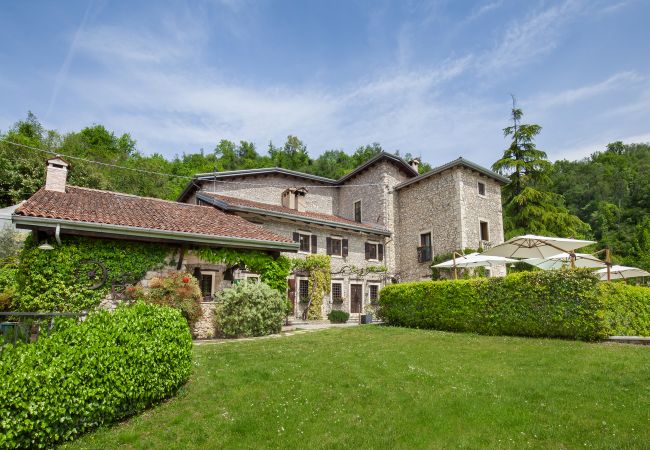 Villa in Castelgomberto - Il Giardino di Sibilla With Pool