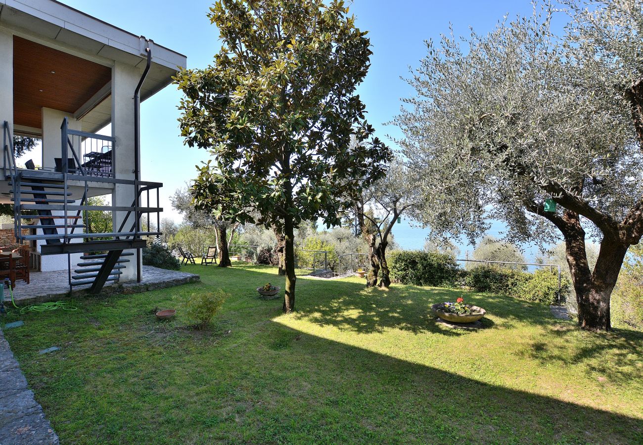 Villa in Torri del Benaco - Villa Retrò alle Rossone With Lake View