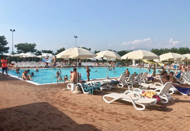  in Lazise - Apartment Rosa Bourbon With Pool