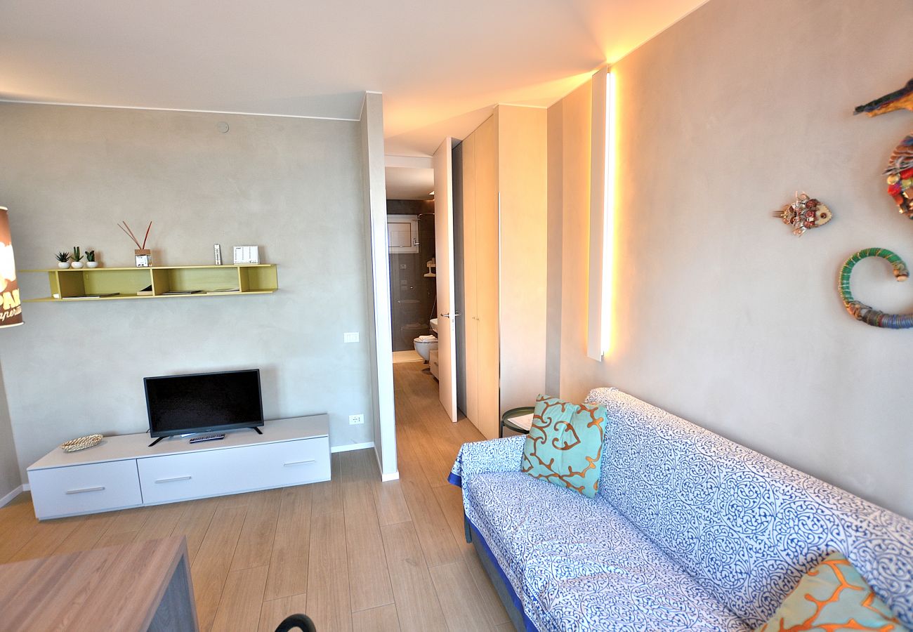 Apartment in Torri del Benaco - Leonardo Walsh Apartment With Lake View