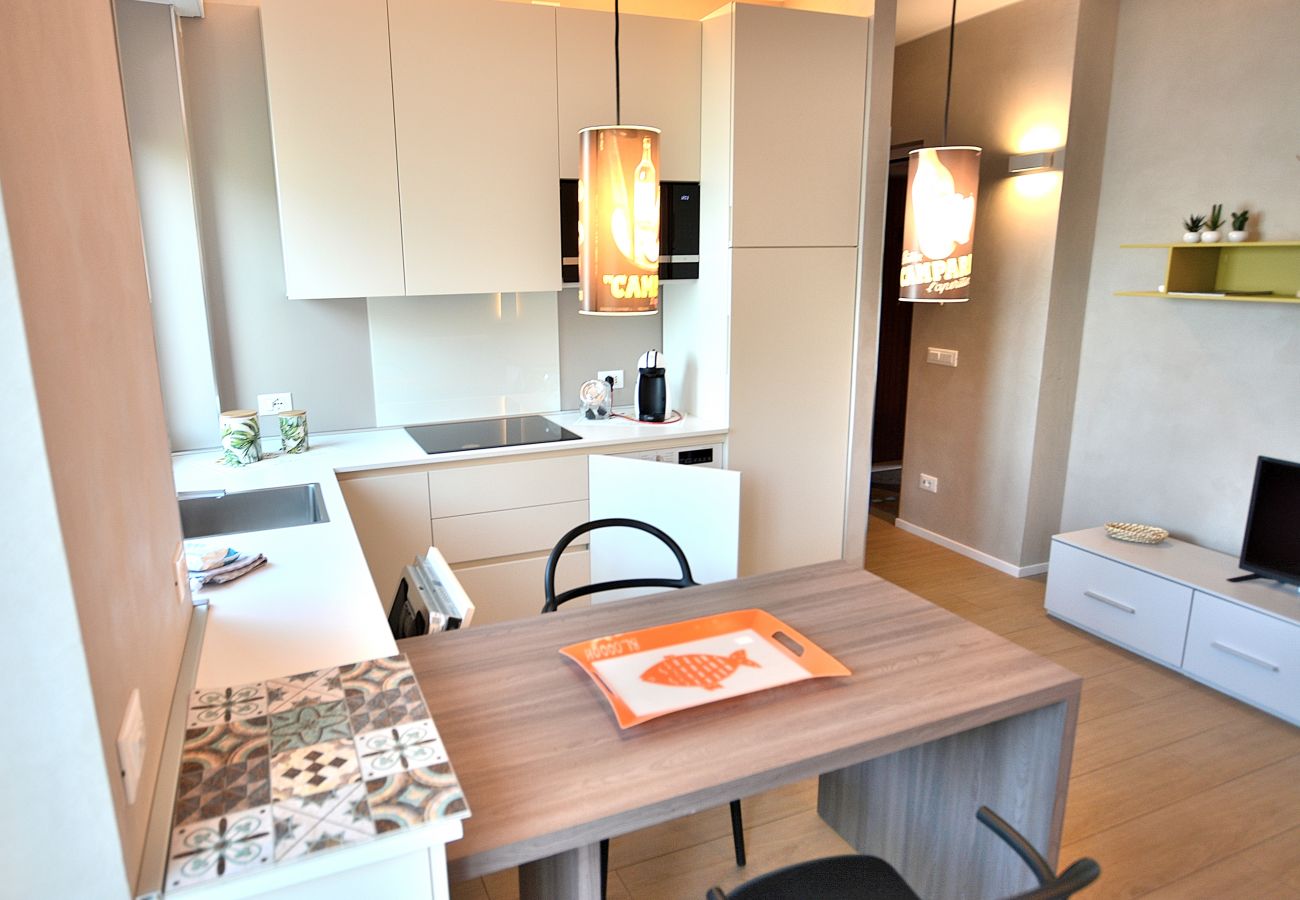 Apartment in Torri del Benaco - Leonardo Walsh Apartment With Lake View