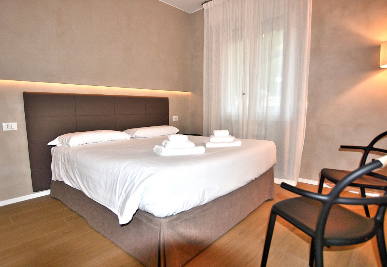 Apartment in Torri del Benaco - Leonardo Walsh Apartment With Lake View