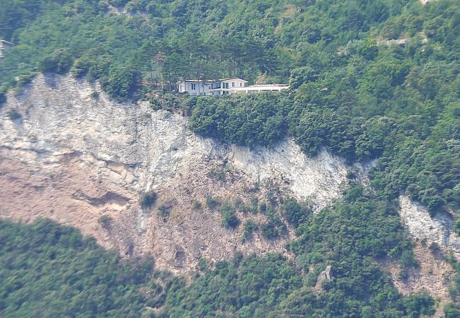 Villa in Limone sul Garda - Villa Abetaia With Pool And Lake View Villa in Limone sul Garda - Villa Abetaia With Pool And Lake View