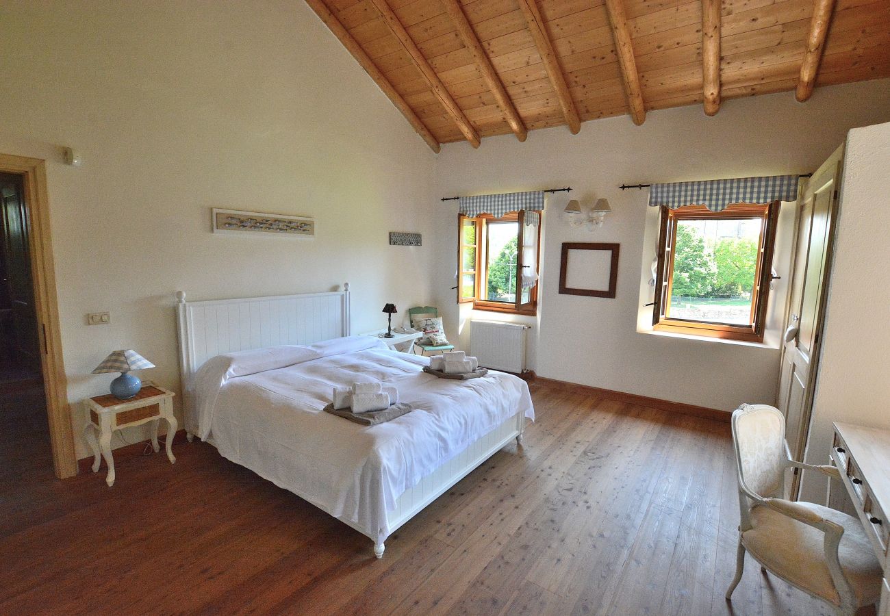 Chalet in Costermano - Rustico Villa Marciaga With Pool