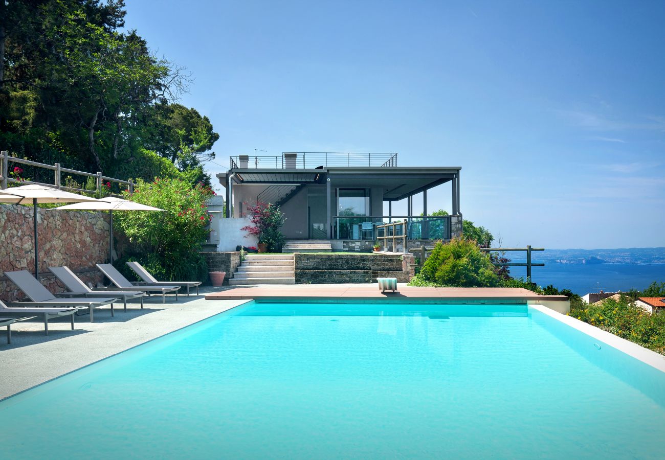 Villa in Torri del Benaco - Villa GEMMMA with Private Pool
