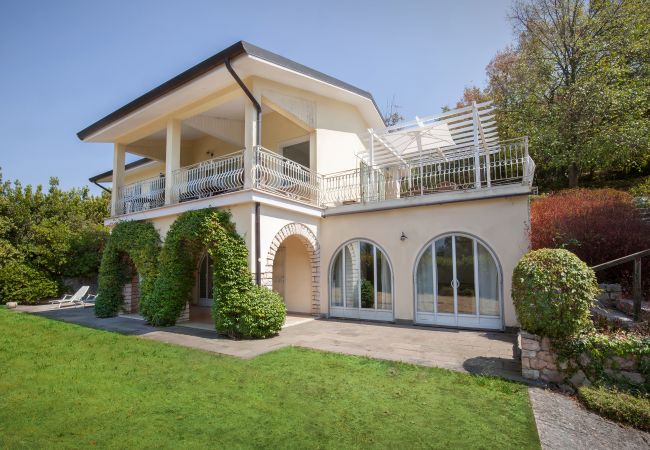 Villa in Torri del Benaco - Villa Ilaria with private pool and lake view Villa in Torri del Benaco - Villa Ilaria with private pool and lake view