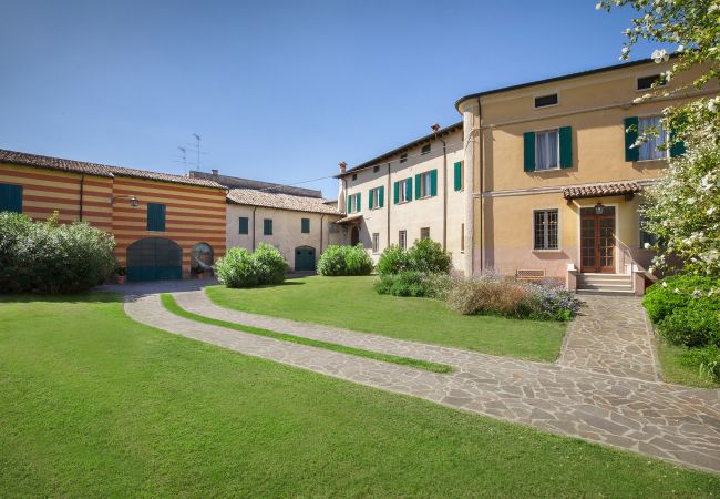 Villa/Dettached house in Volta Mantovana - Villa L'Oleandra with Pool up to 12 People
