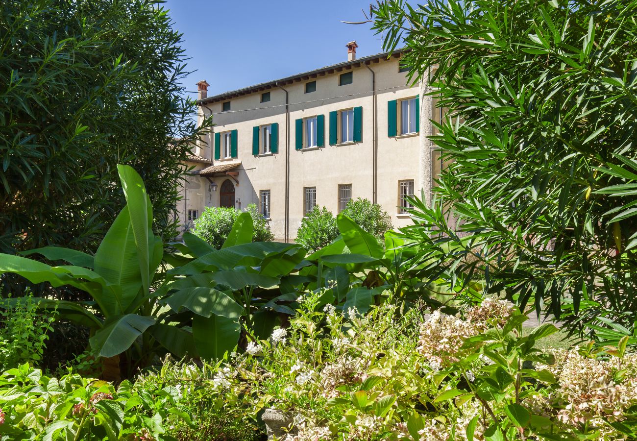 Villa in Volta Mantovana - Villa L'Oleandra with Pool up to 12 People